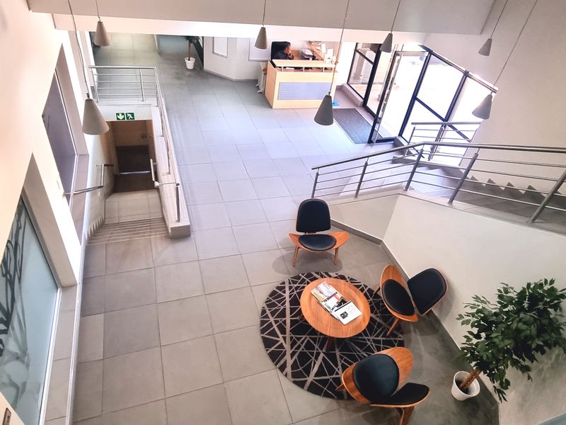 Office to let in Hurlingham Office Park - Photo 2