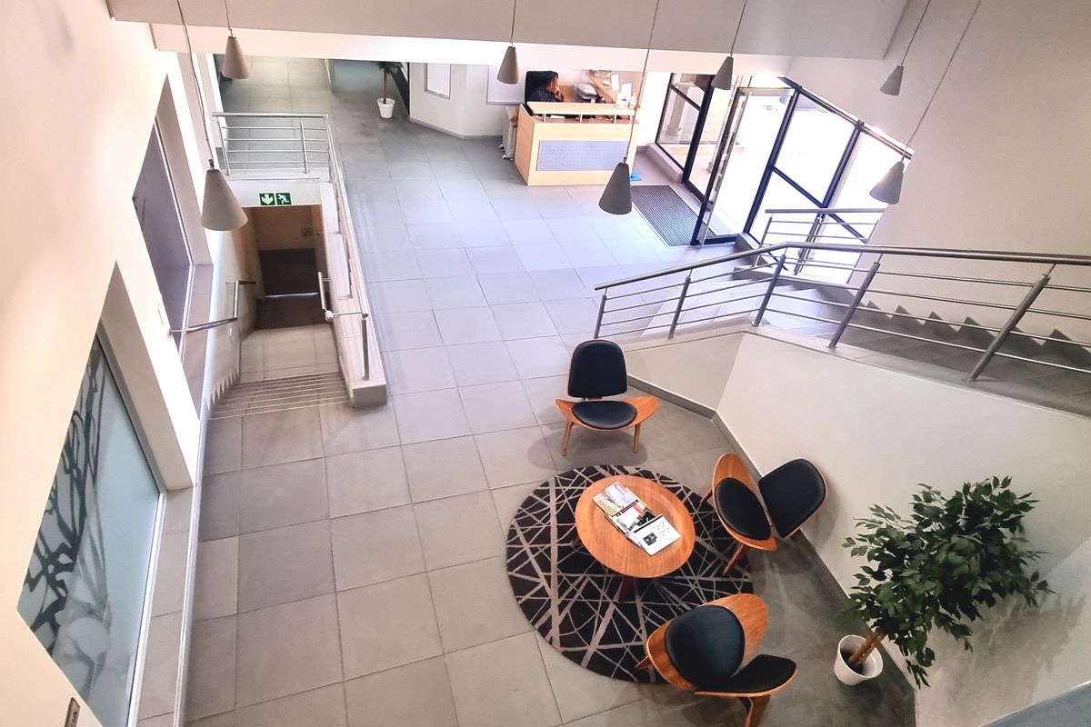 Office to let in Hurlingham Office Park - Photo 2