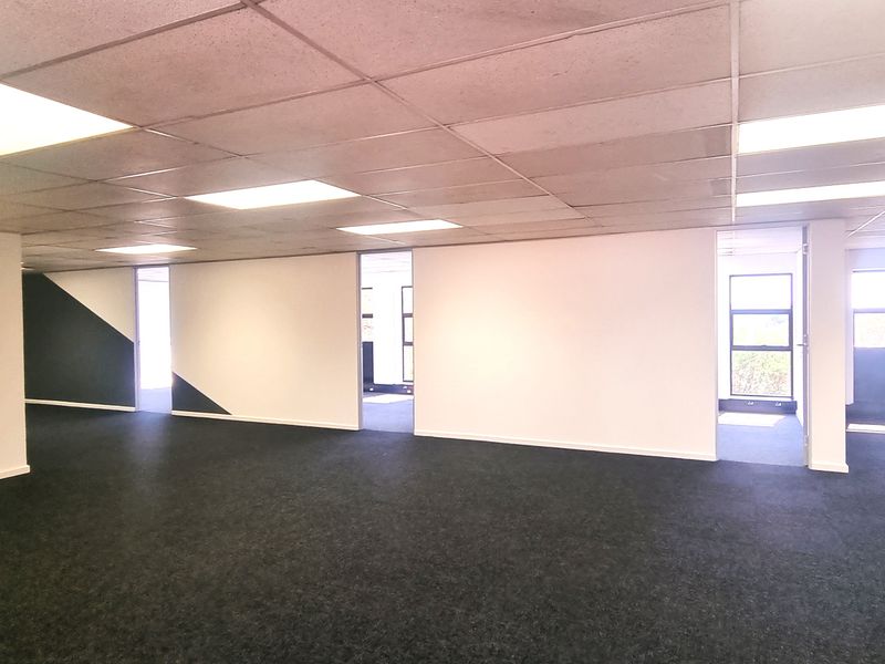 Office to let in Hurlingham Office Park - Photo 6