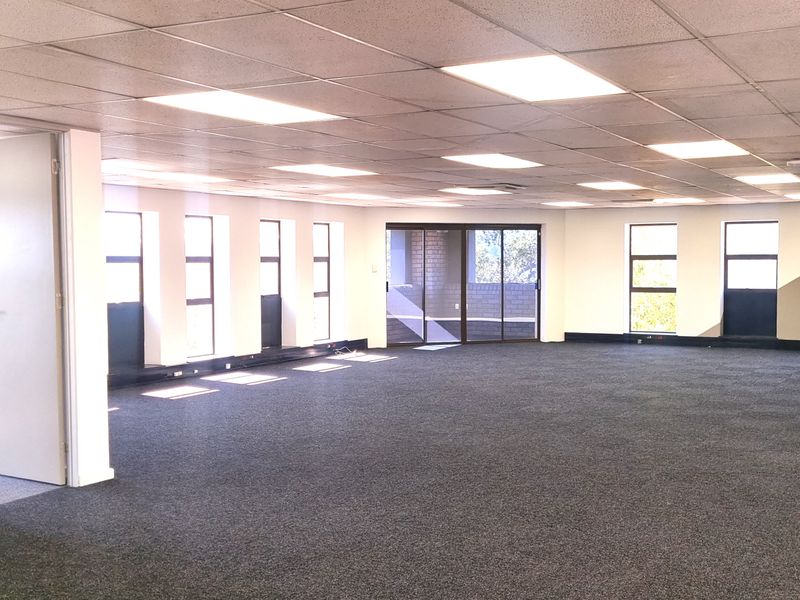 Office to let in Hurlingham Office Park - Photo 5