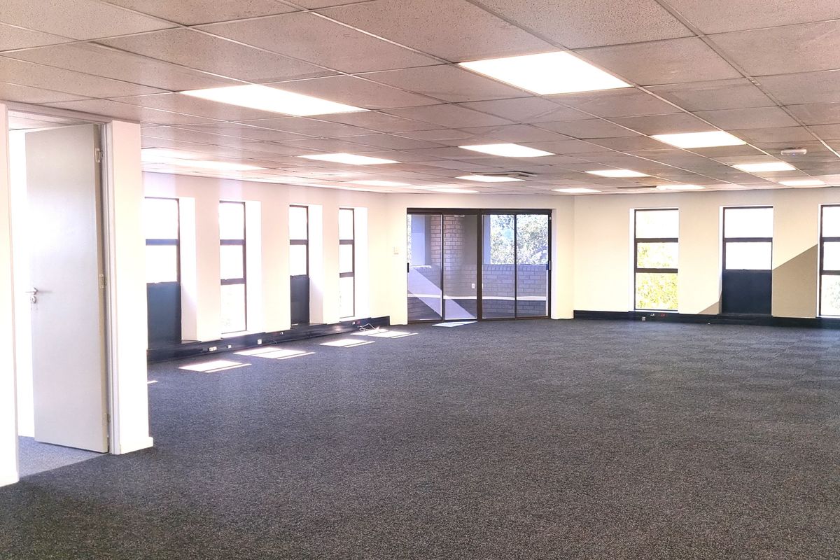 Office to let in Hurlingham Office Park - Photo 5