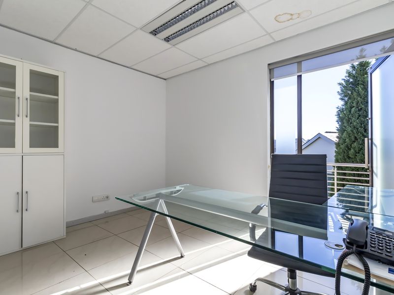 Immaculate Office Right Opposite Fourways Life Hospital - Photo 4