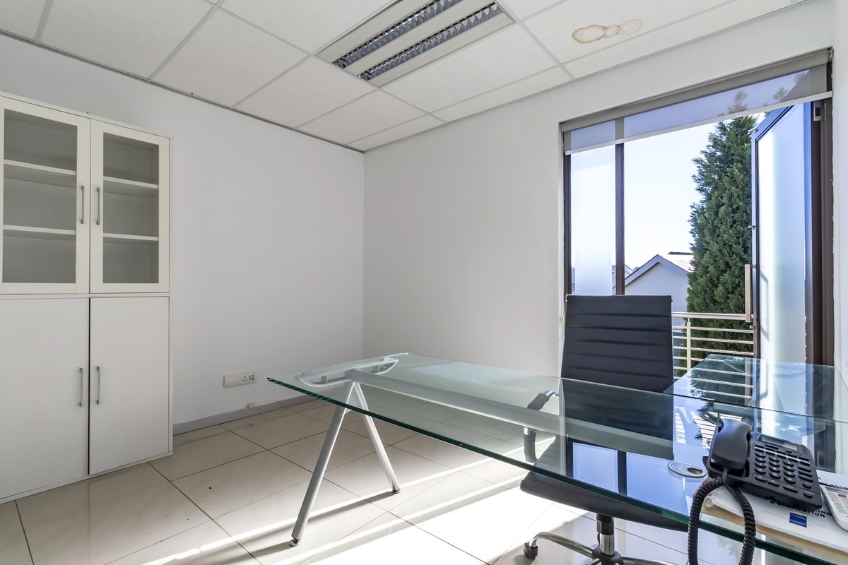 Immaculate Office Right Opposite Fourways Life Hospital - Photo 4