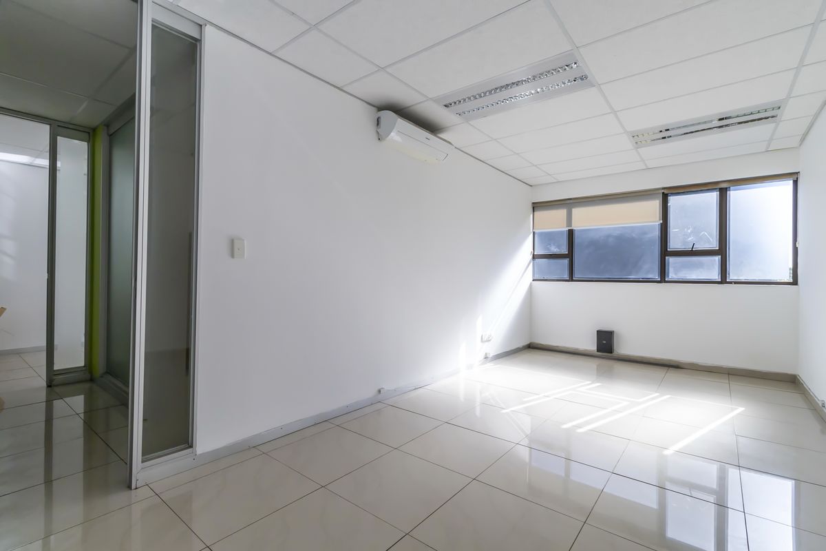Immaculate Office Right Opposite Fourways Life Hospital - Photo 5