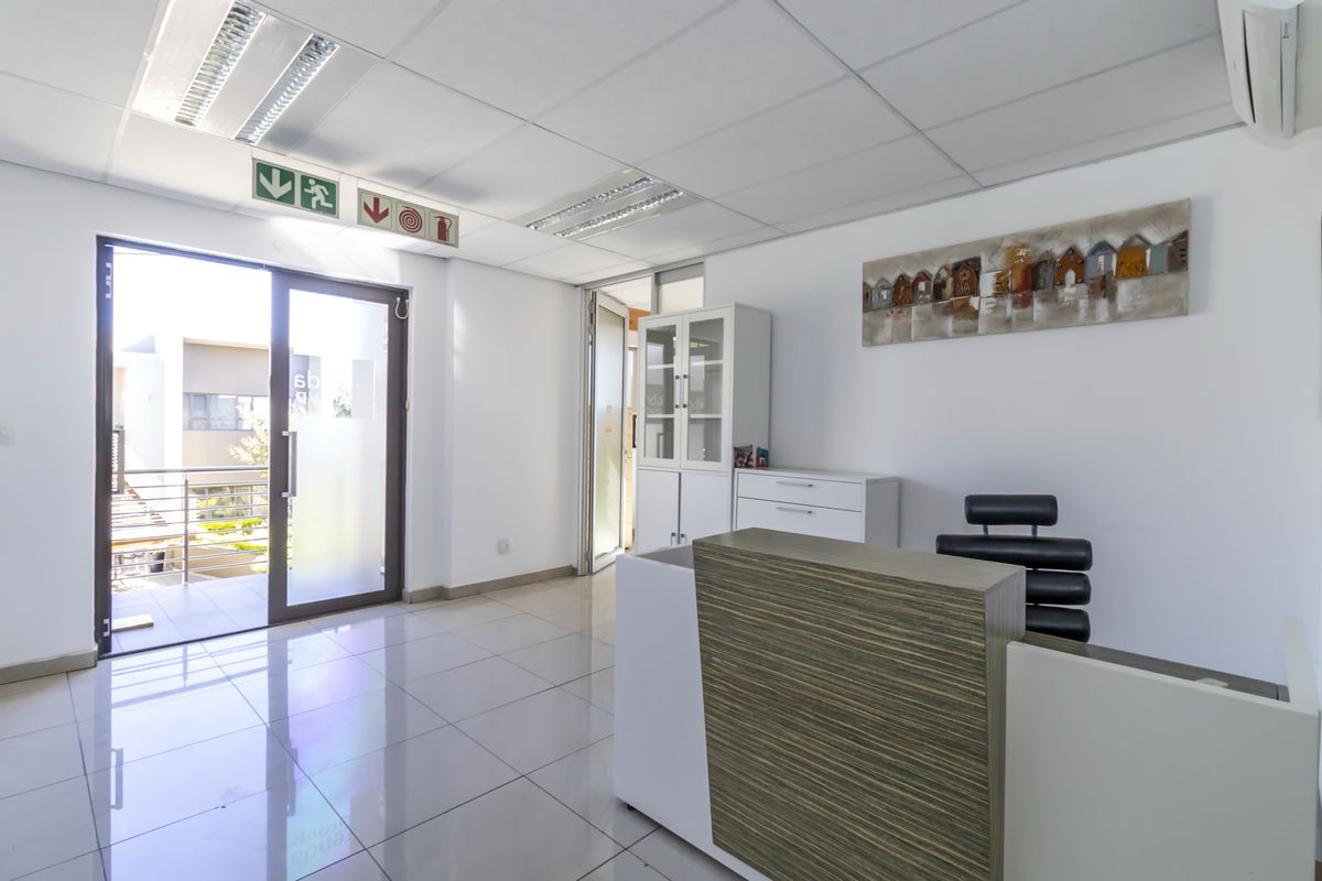 Immaculate Office Right Opposite Fourways Life Hospital - Photo 2