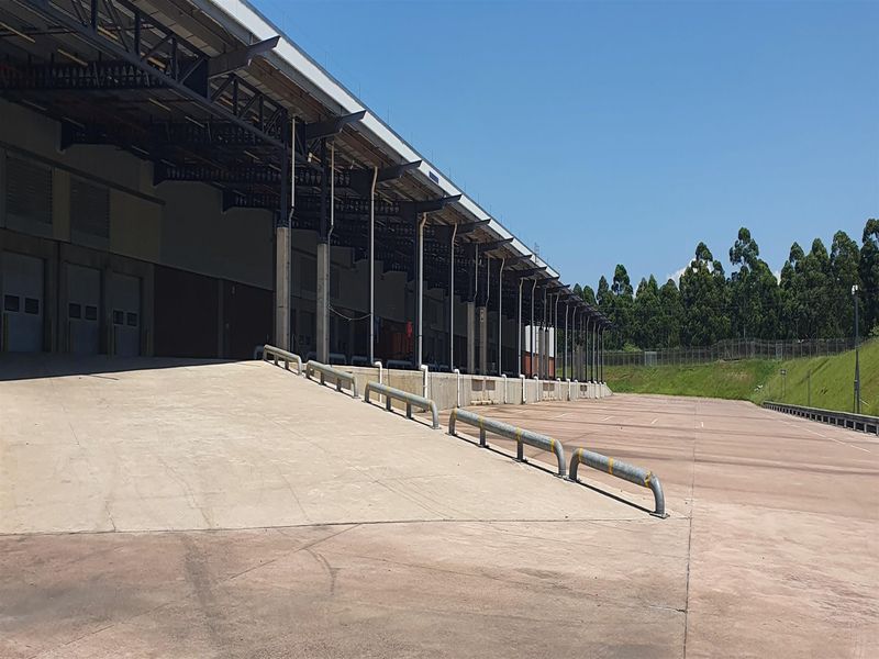 32,355m2 decentralised logistics hub available to lease - Photo 5