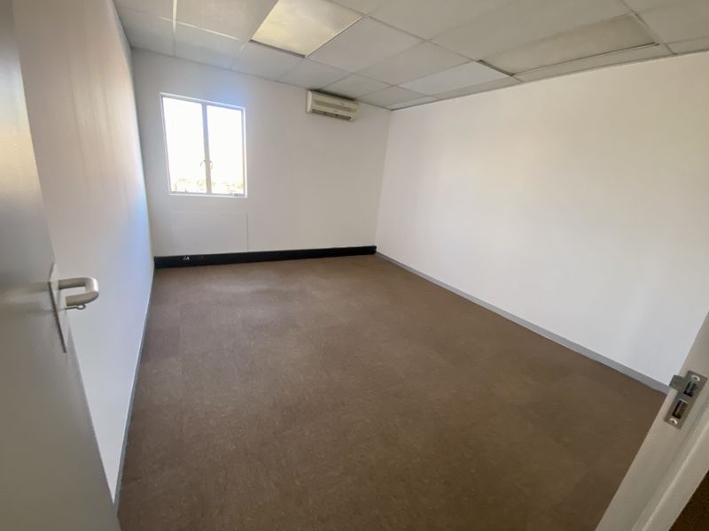 Fully fitted neat office in Corporate Park South with ample natural light. - Photo 8