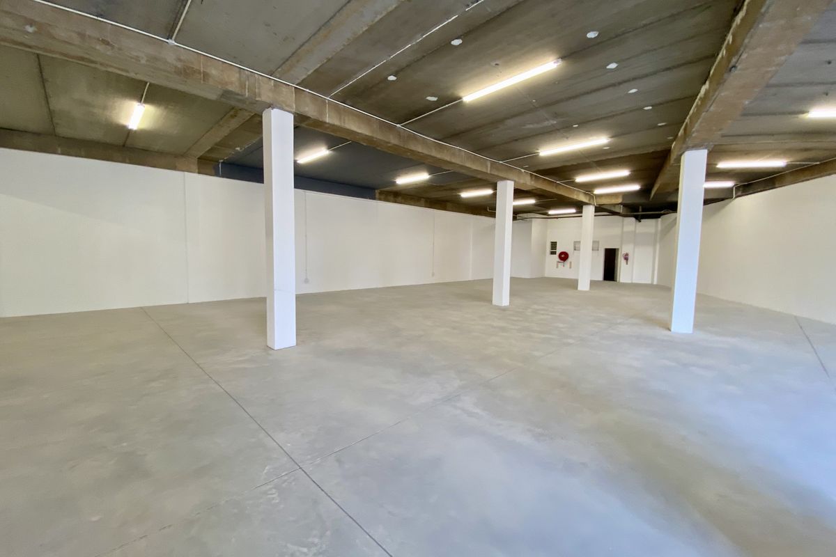 Retail, showroom or storage available at The Link in Halfwat House,Midrand. - Photo 5