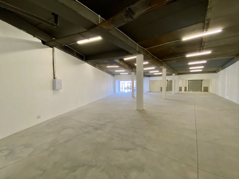 Retail, showroom or storage available at The Link in Halfwat House,Midrand. - Photo 7