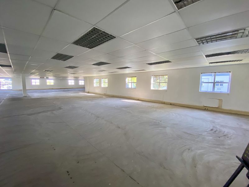 Bright white-boxed unit avalble to let at 1 River View Road, in Riverview Office Park - Photo 6