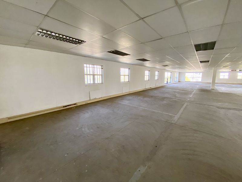 Bright white-boxed unit avalble to let at 1 River View Road, in Riverview Office Park - Photo 3
