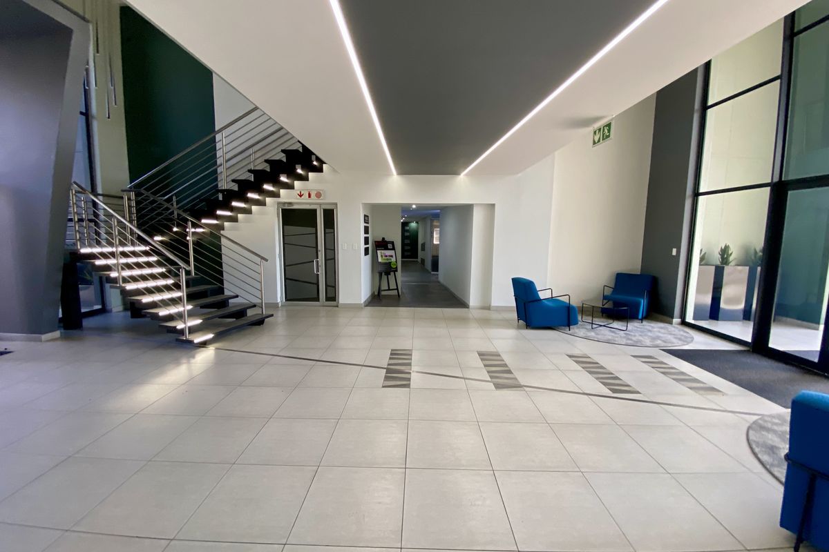 Bright white-boxed unit avalble to let at 1 River View Road, in Riverview Office Park - Photo 2