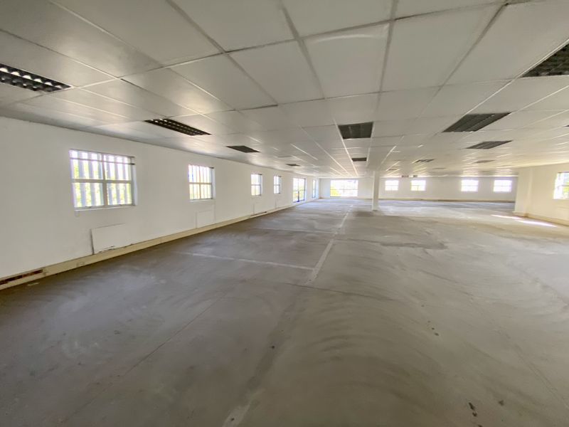 Bright white-boxed unit avalble to let at 1 River View Road, in Riverview Office Park - Photo 4