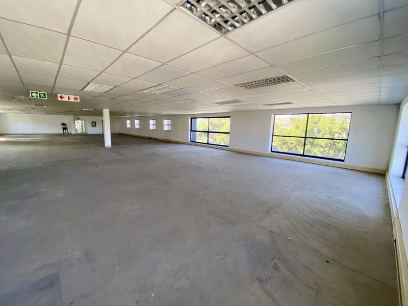 Bright white-boxed unit avalble to let at 1 River View Road, in Riverview Office Park - Photo 8