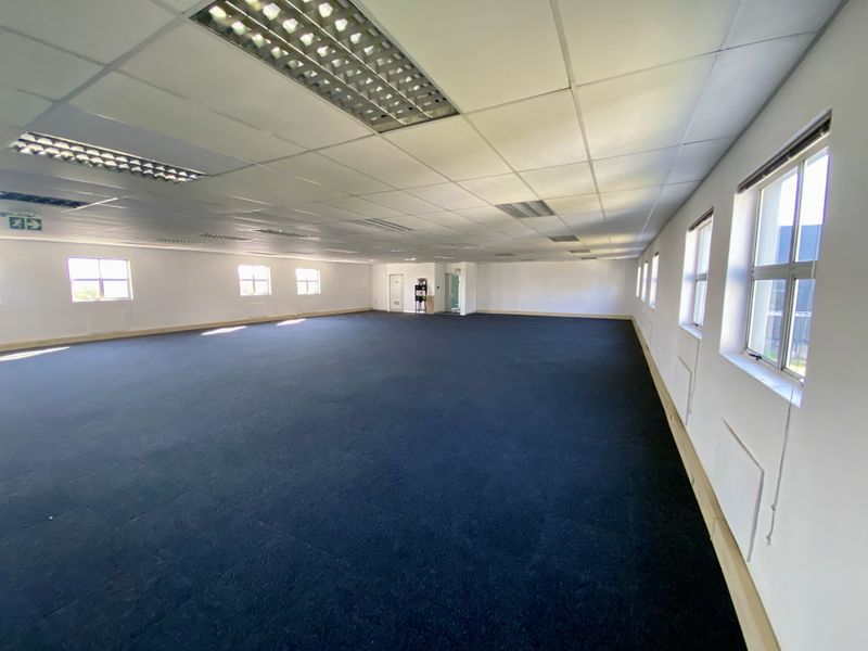 Bright white-boxed unit avalble to let at 1 River View Road, in Riverview Office Park - Photo 8