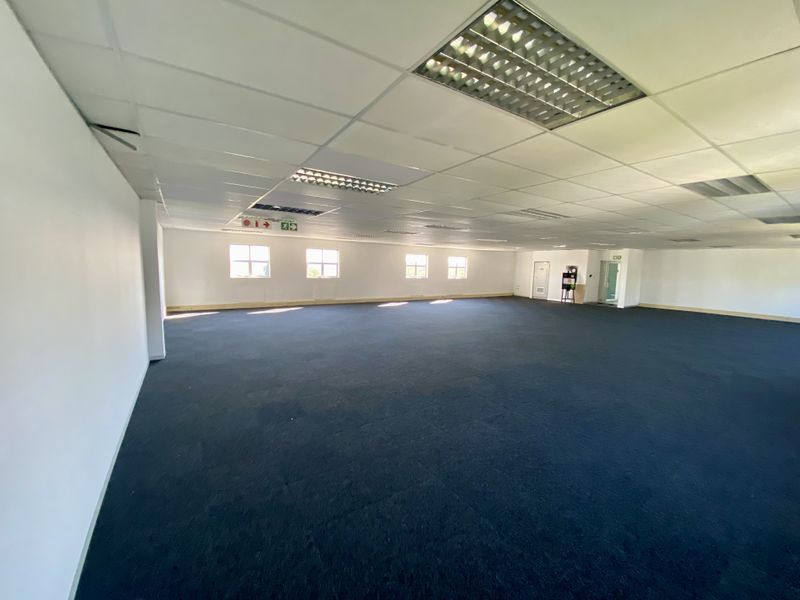 Bright white-boxed unit avalble to let at 1 River View Road, in Riverview Office Park - Photo 6
