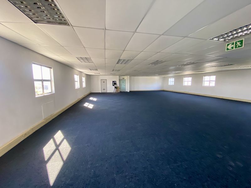 Bright white-boxed unit avalble to let at 1 River View Road, in Riverview Office Park - Photo 10