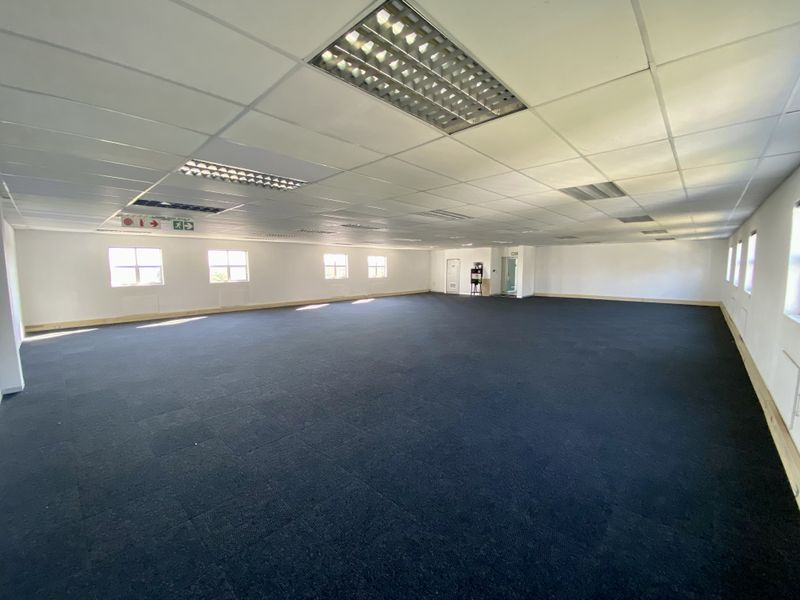 Bright white-boxed unit avalble to let at 1 River View Road, in Riverview Office Park - Photo 7