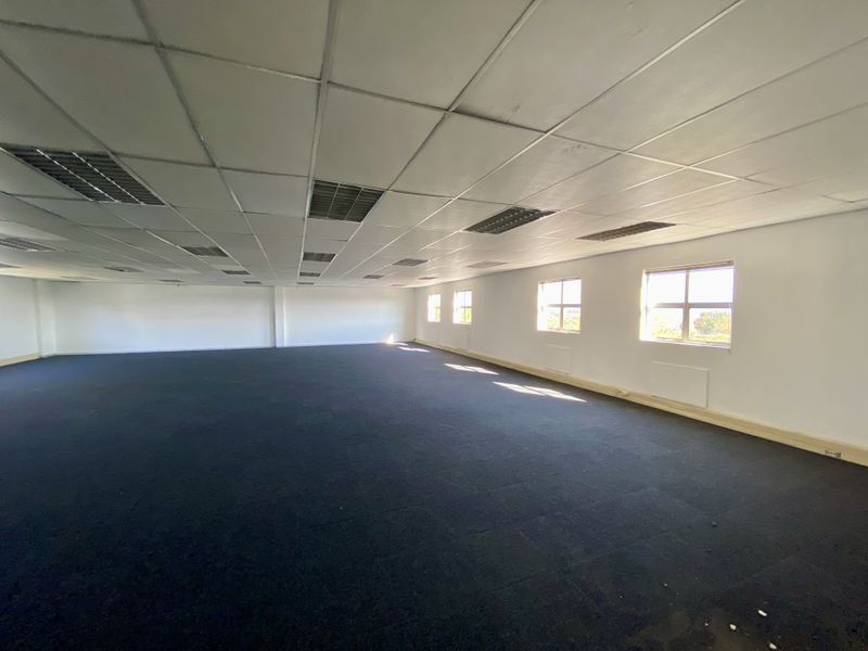 Bright white-boxed unit avalble to let at 1 River View Road, in Riverview Office Park - Photo 5