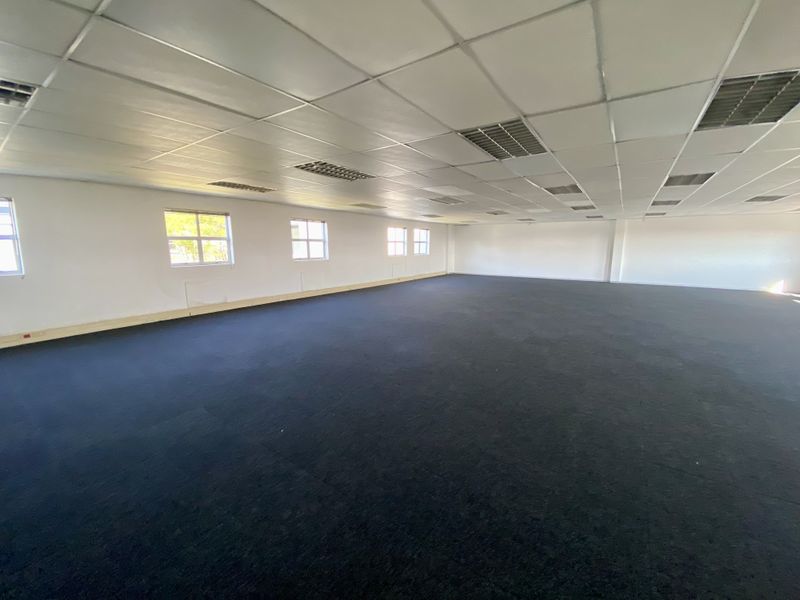 Bright white-boxed unit avalble to let at 1 River View Road, in Riverview Office Park - Photo 3