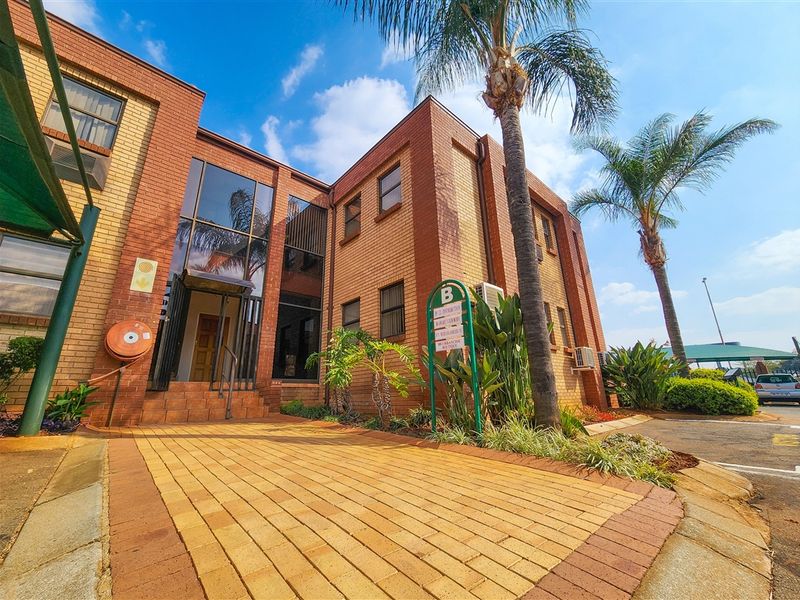 Ground Floor Office to Let in Westwood Office Park - Photo 4