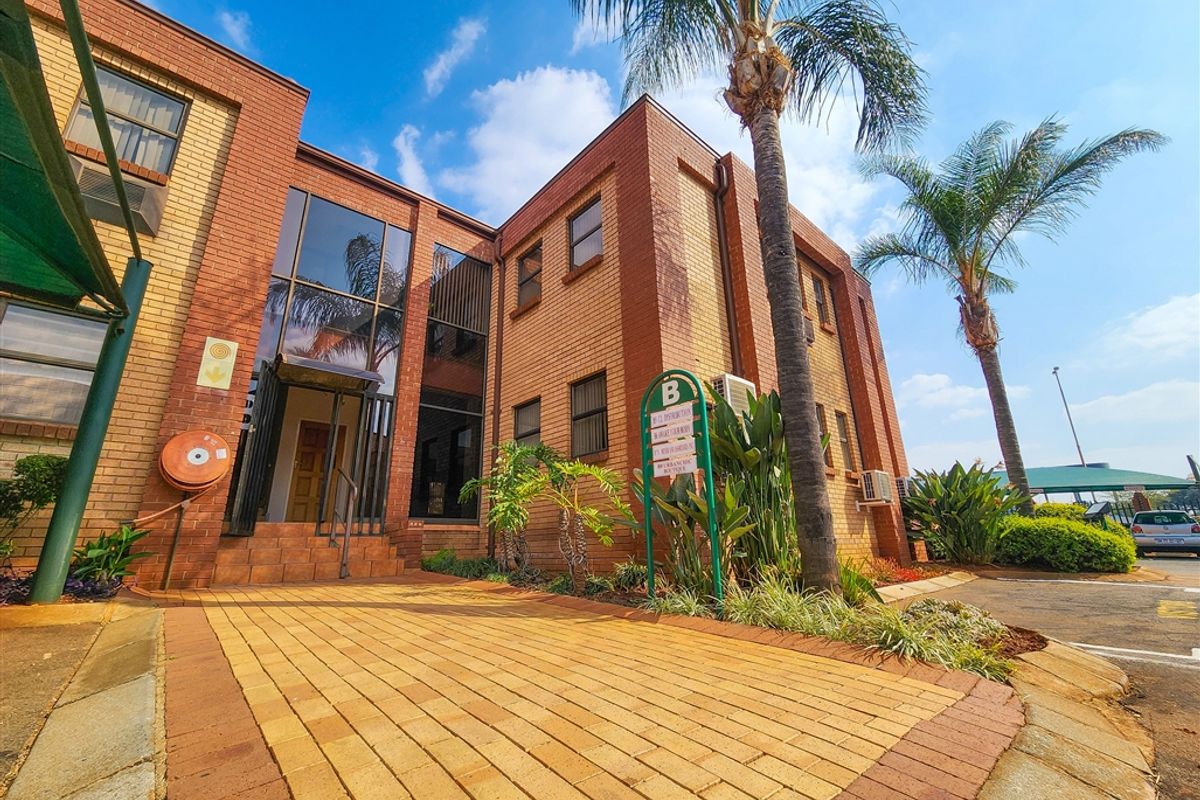 Ground Floor Office to Let in Westwood Office Park - Photo 4