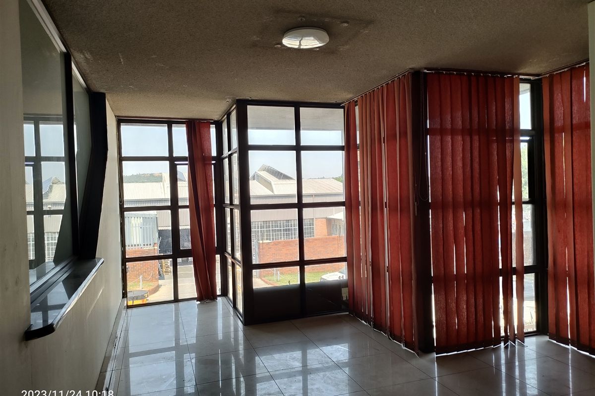 1300m2 warehouse FOR SALE - Photo 4