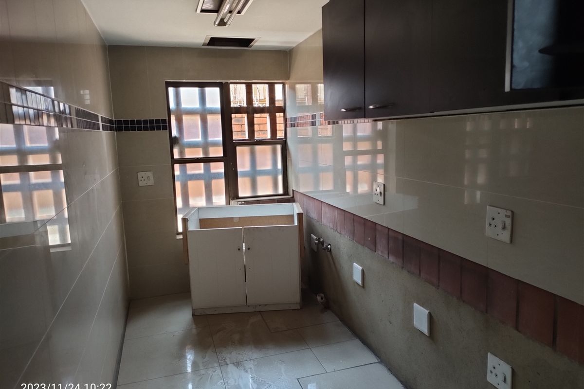 1300m2 warehouse FOR SALE - Photo 5