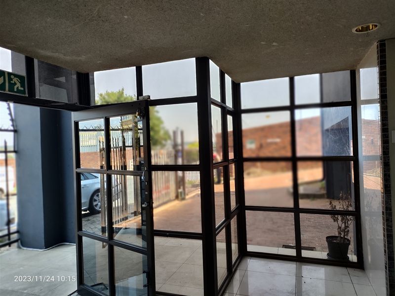 1300m2 warehouse FOR SALE - Photo 3