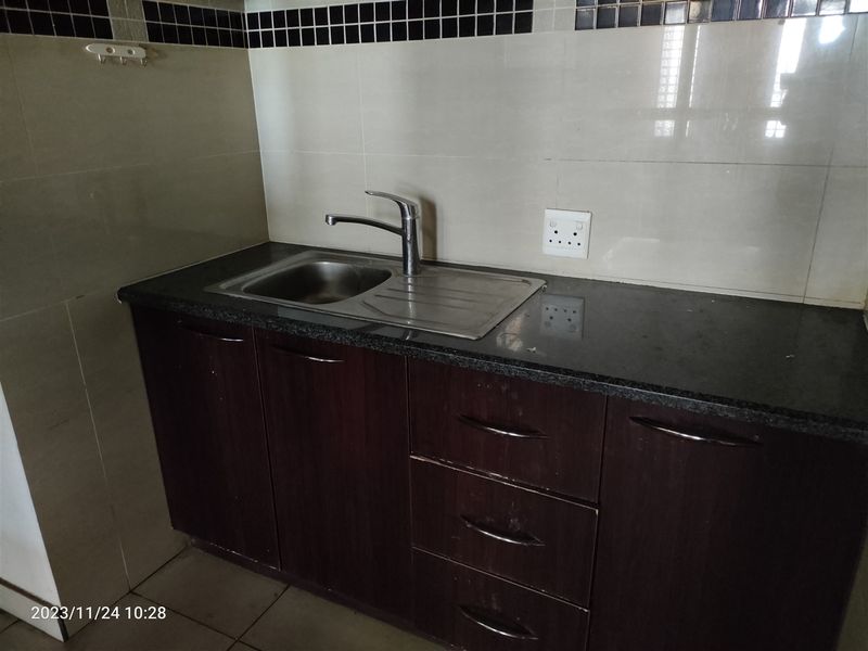 1300m2 warehouse FOR SALE - Photo 7