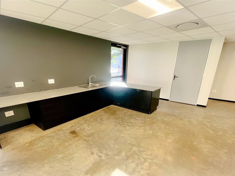 Office space to let in Houghton/Rosebank - Photo 6