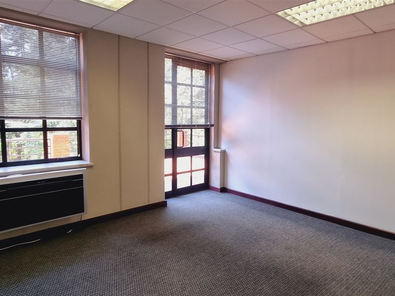 Offices to let on the first floor in Peter Place Office Park - Photo 6