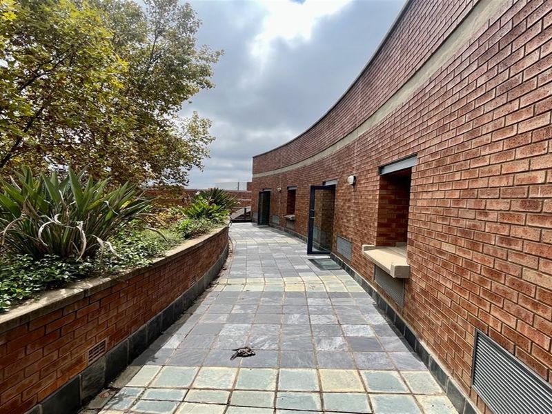 Office space to let in Parktown - Photo 7