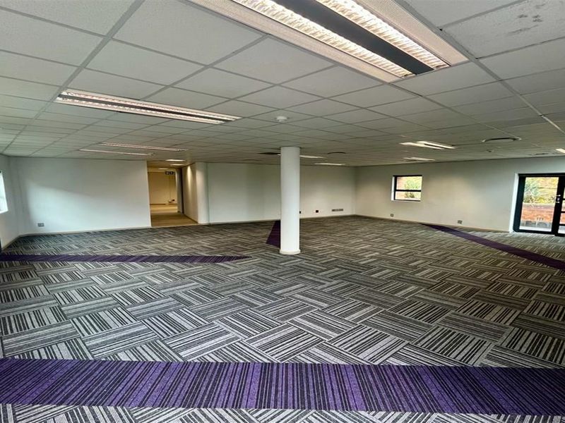Office space to let in Parktown - Photo 4