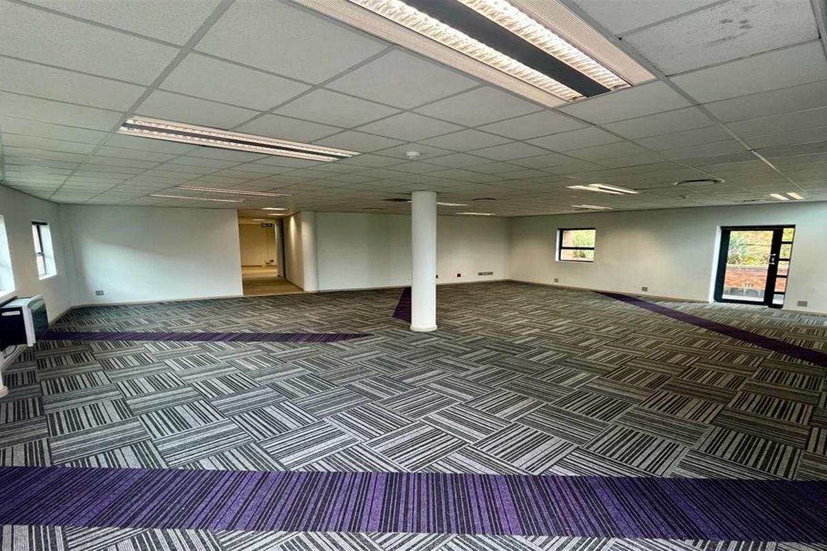 Office space to let in Parktown - Photo 4