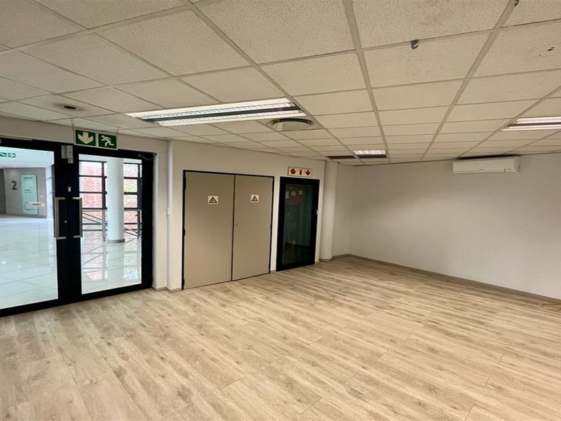Office space to let in Parktown - Photo 3