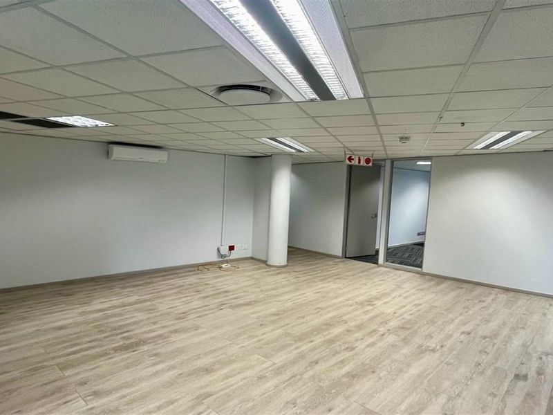 Office space to let in Parktown - Photo 8