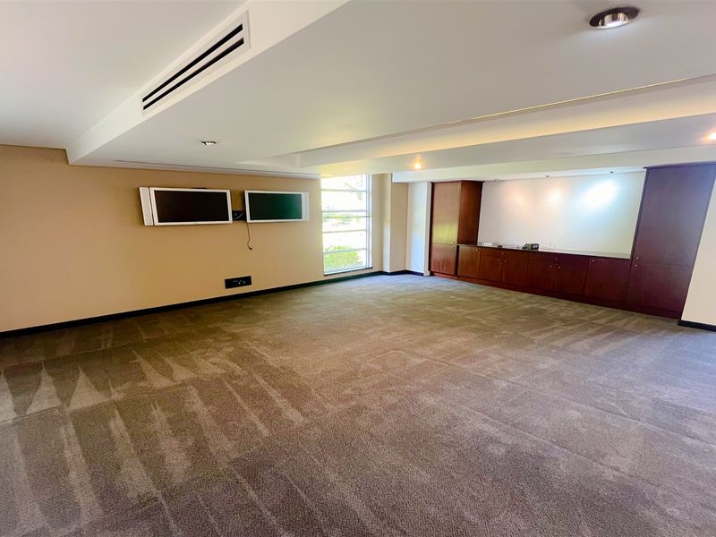 Office space to let in Parktown - Photo 6
