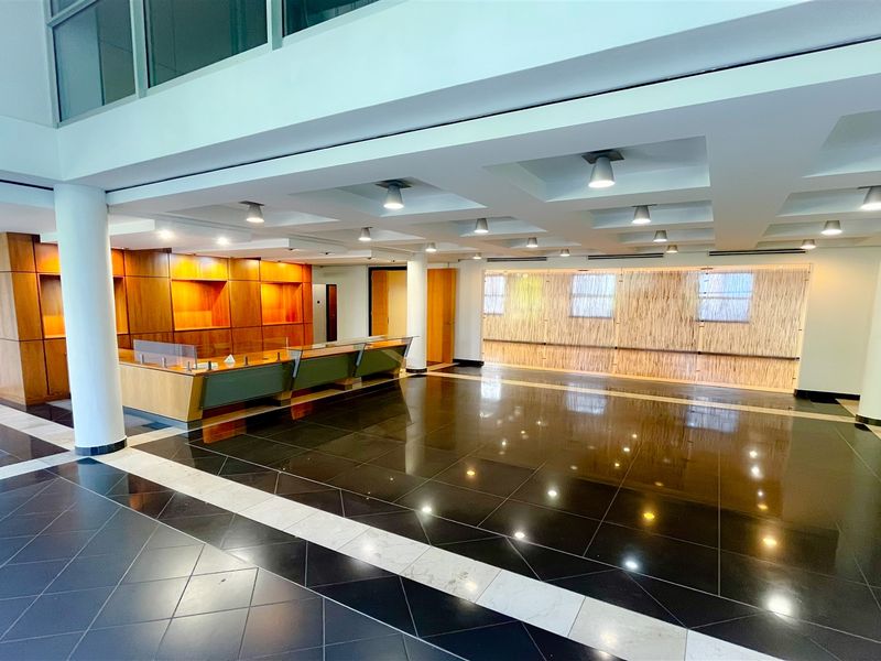 Office space to let in Parktown - Photo 2