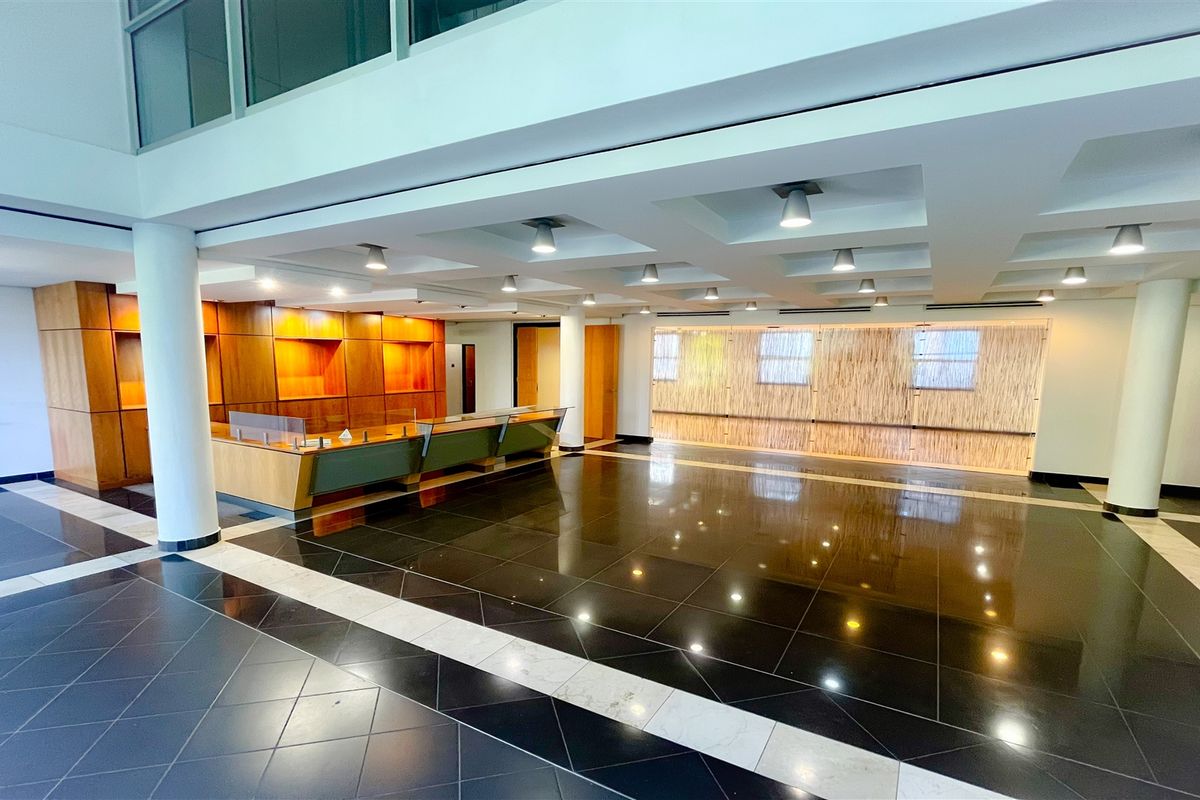 Office space to let in Parktown - Photo 2