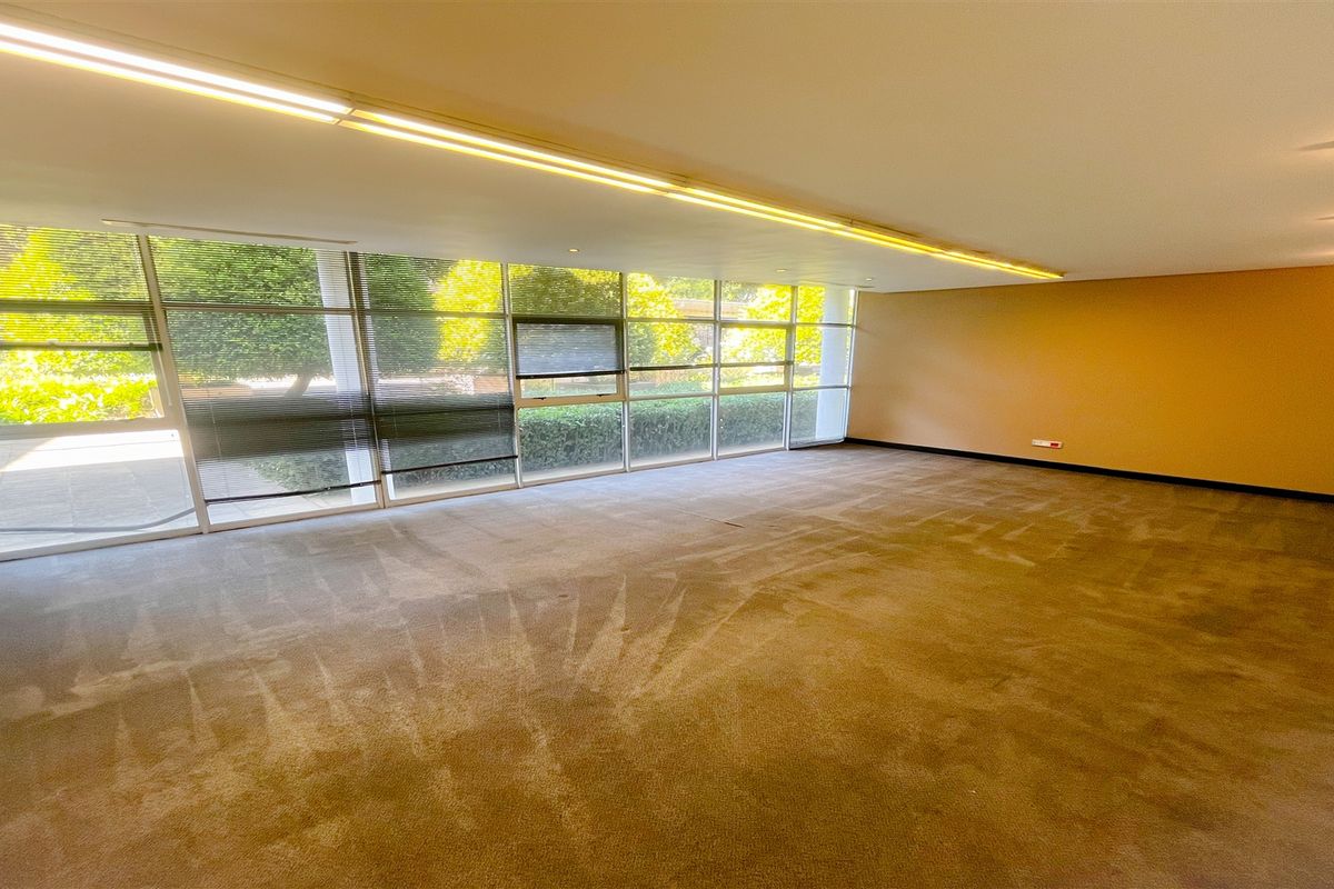 Office space to let in Parktown - Photo 4