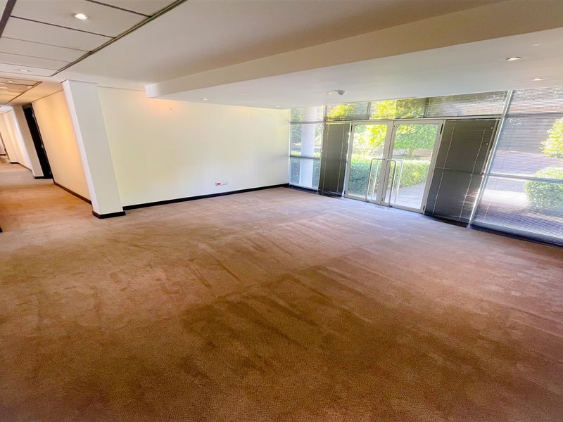 Office space to let in Parktown - Photo 5