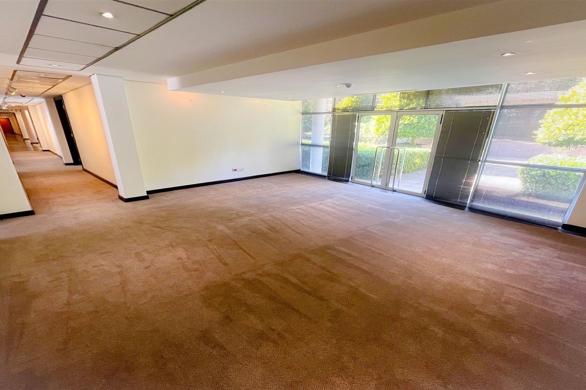 Office space to let in Parktown - Photo 5