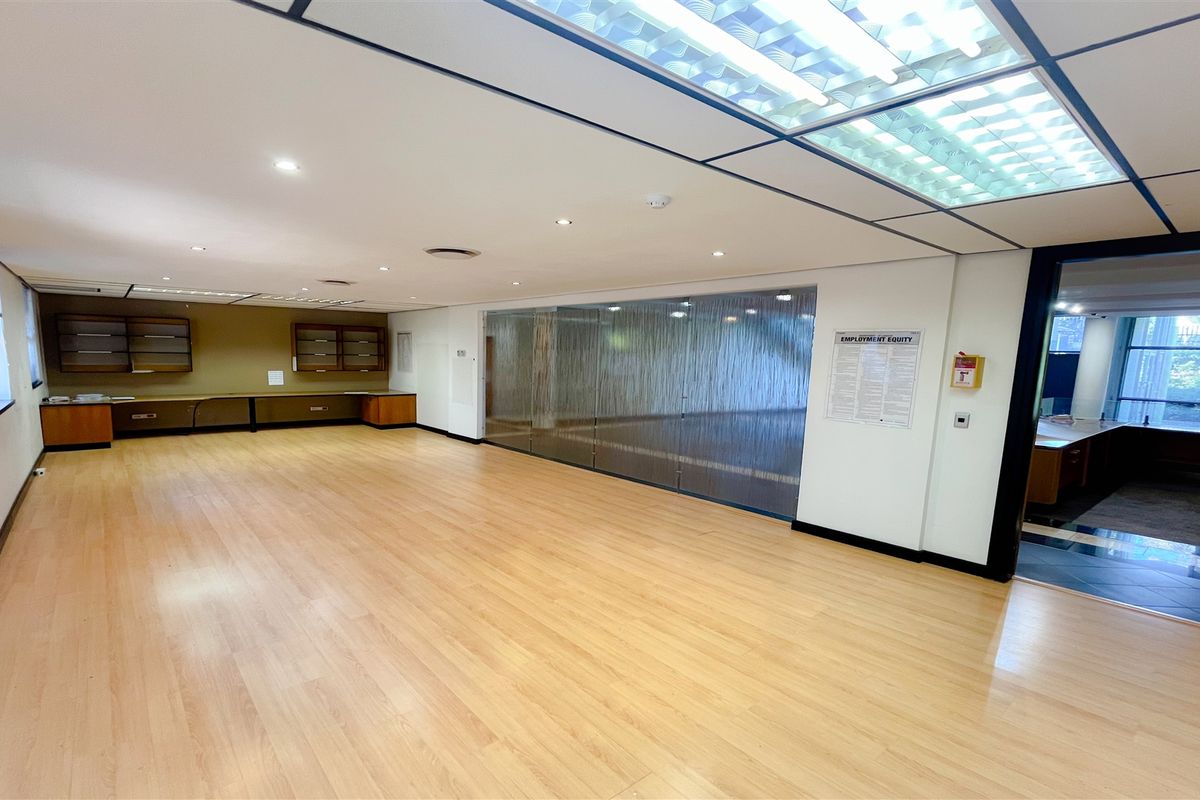 Office space to let in Parktown - Photo 3