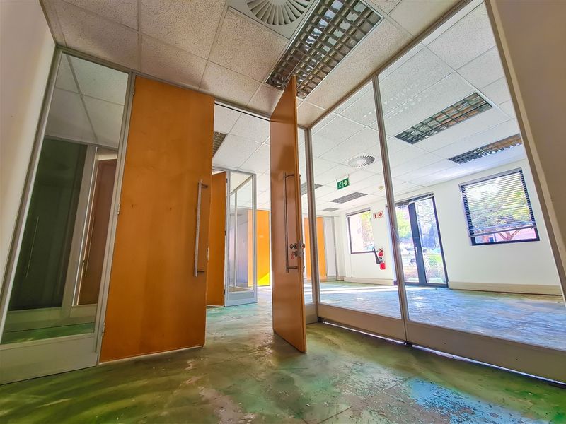 567m2 Ground Floor Office to Let in Quadrum Office Park - Photo 7