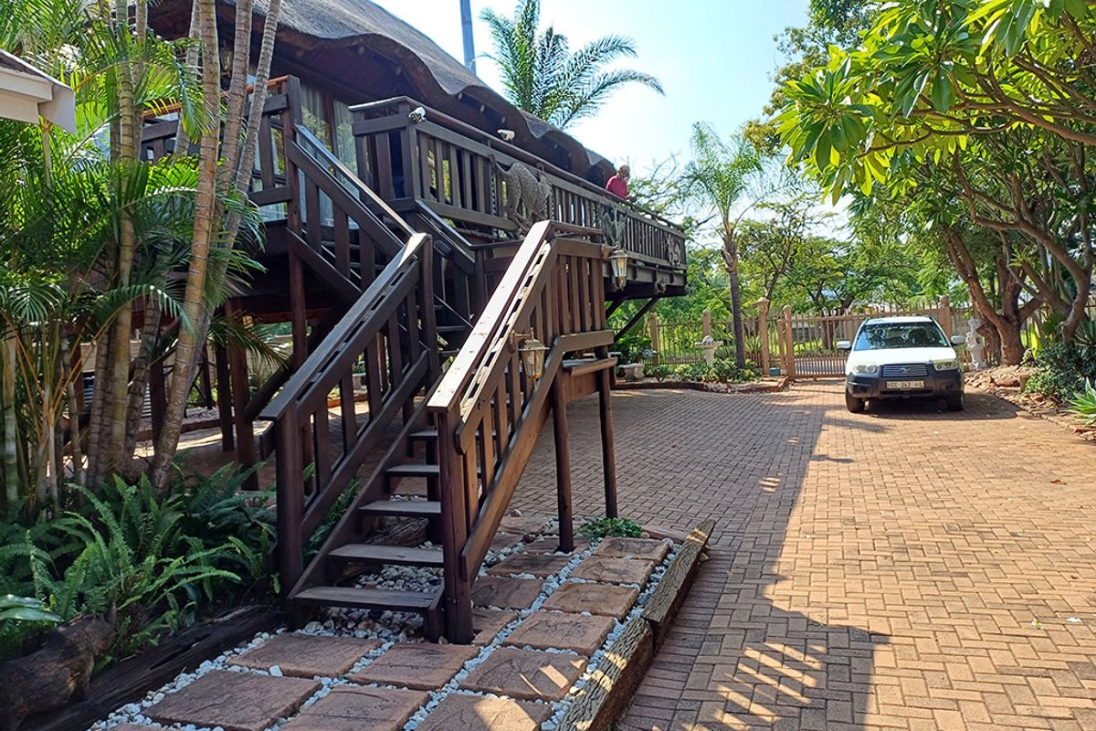 Running guesthouse for sale in Bela Bela - Photo 3