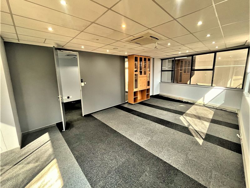 Office space to let in Parktown - Photo 8