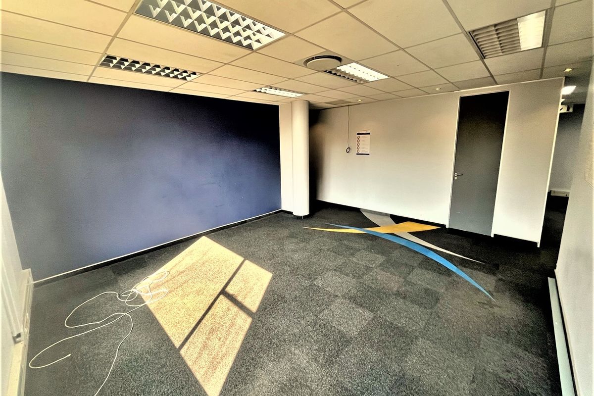 Office space to let in Parktown - Photo 5