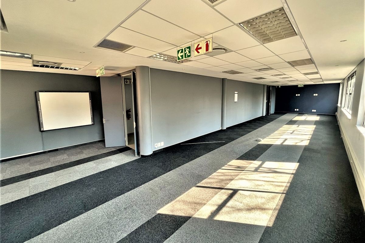 Office space to let in Parktown - Photo 3