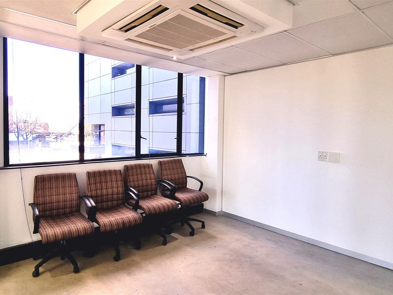 Modern offices to let in 359 Rivonia Boulevard - Photo 9